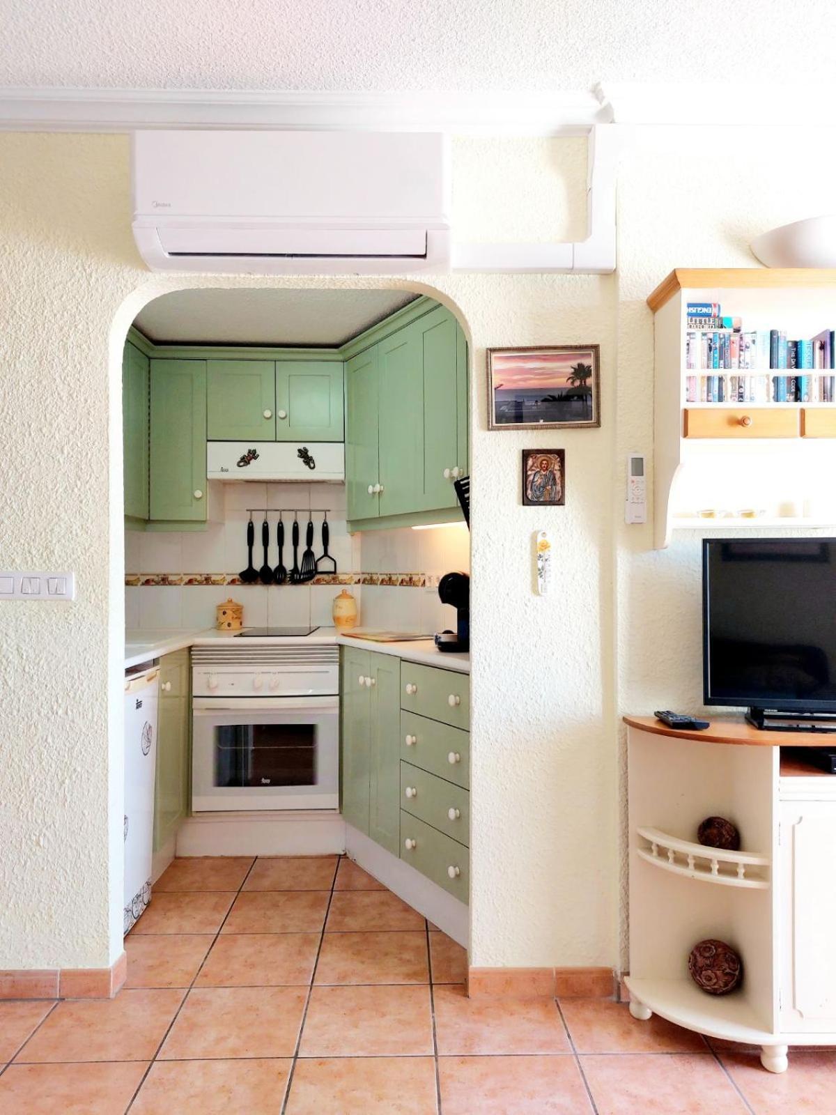 First Line Villa Floor Studio Apartment With Amazing Sea View Air Conditioned Just 50M From The Beach Costa Adeje  Eksteriør bilde